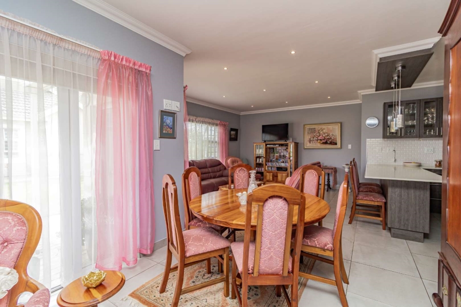 2 Bedroom Property for Sale in Heiderand Western Cape